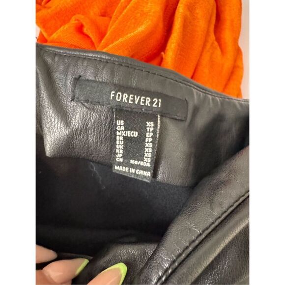Forever 21 faux leather skirt size XS - Picture 2 of 6